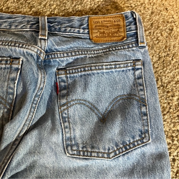 Levis Wedgie Jean High Rise Premium Denim Light Wash Slim Raw Hem Tapered Fit 25 - Picture 9 of 9